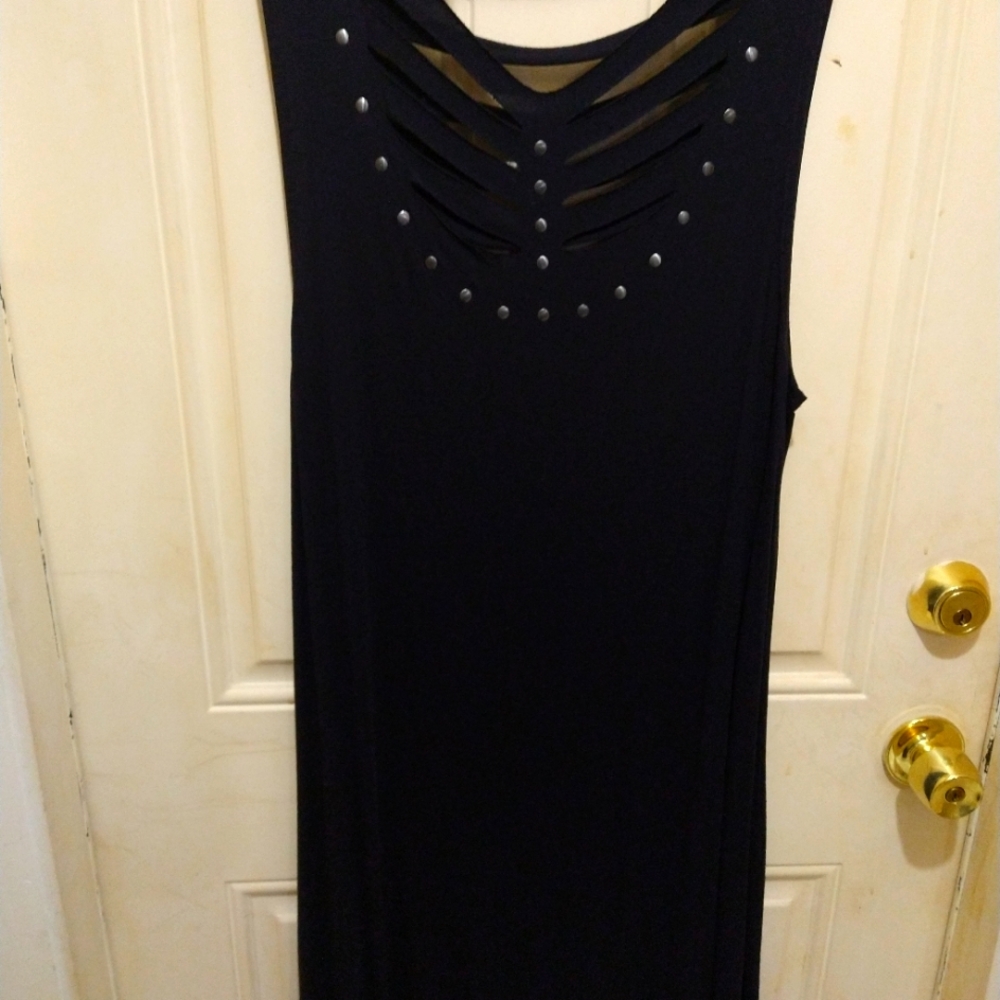NEW-PERFECT-LITTLE BLK. DRESS.SLIT/SILVER BEADS. M-L  SEXY LOOKING. WELL COVERED